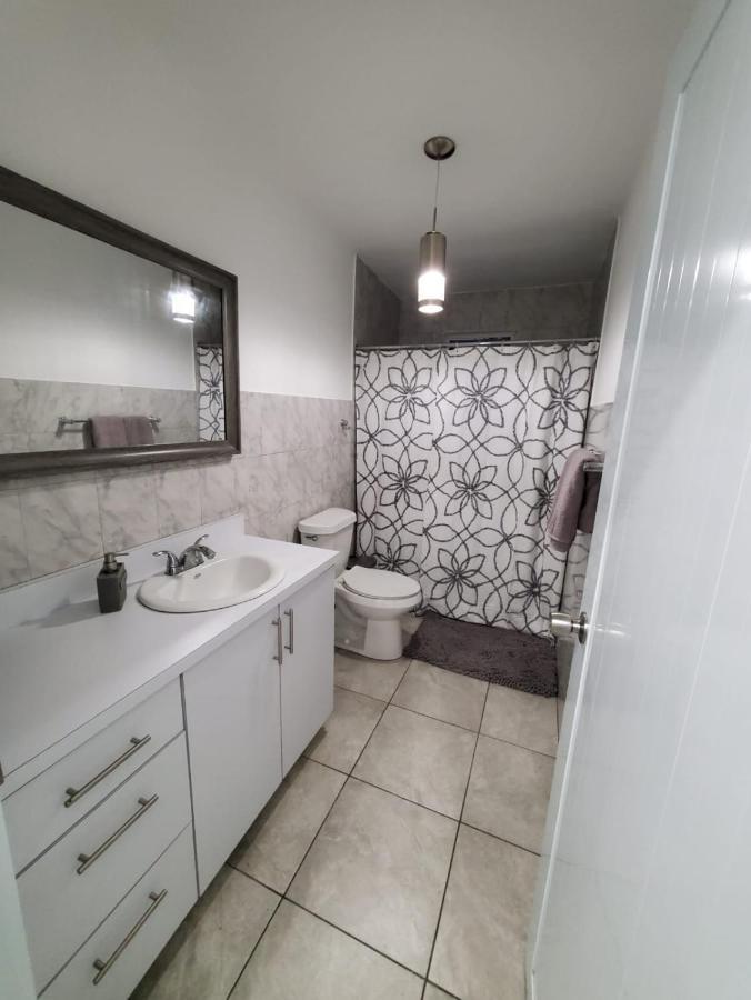 Aguadilla Sunrise Apt With Ac Wifi 8 Minute Walk From Crashboat Beach מראה חיצוני תמונה
